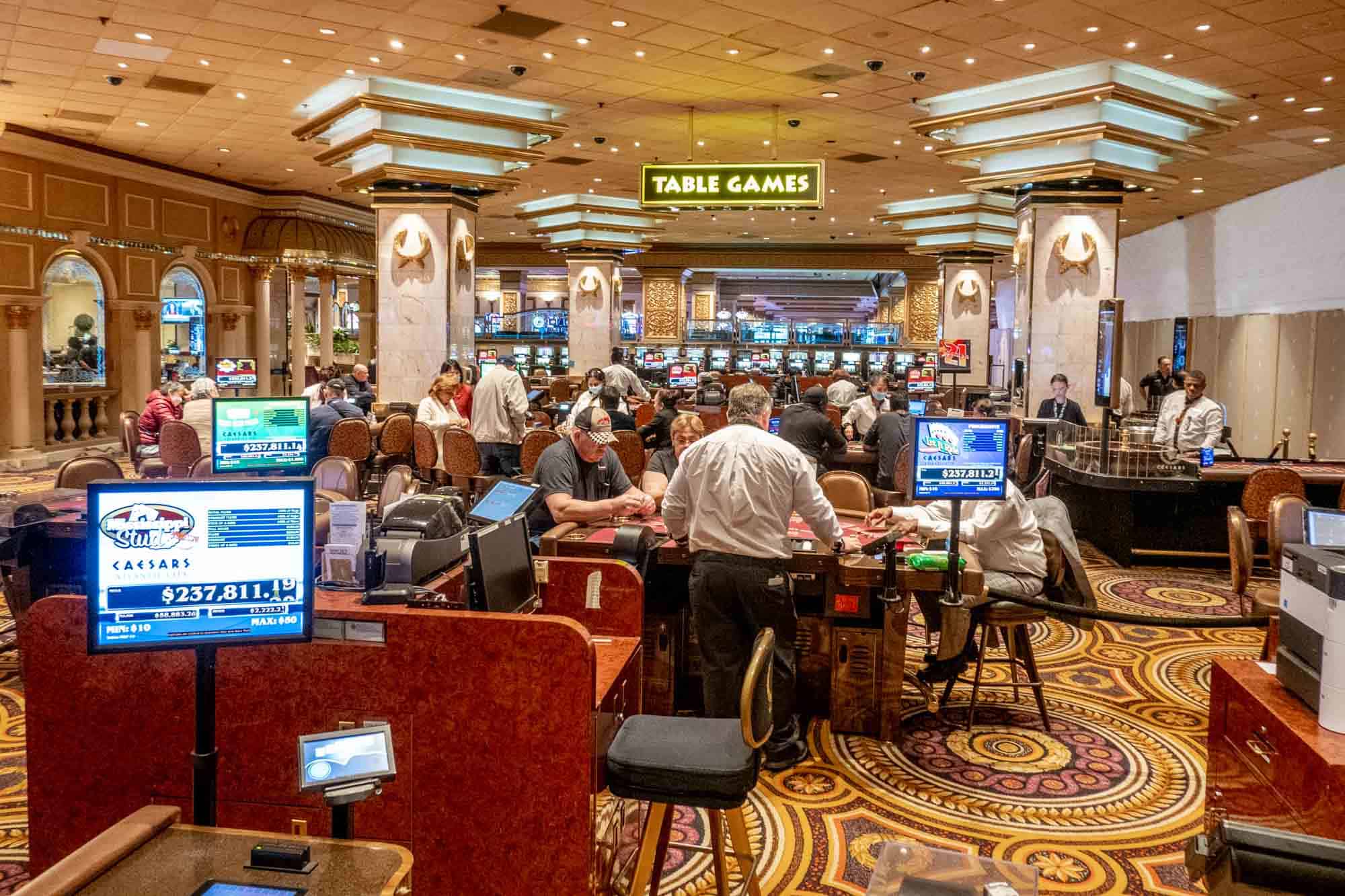 Slot Makinelerinde Kazanan Stratejiler: Deneyimli Bir Uzmanın Gözünden